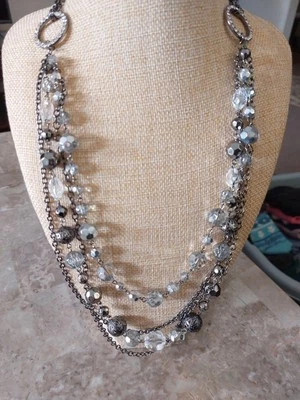 Collar largo de 4 hilos cuentas facetadas transparentes, cadena negra de perlas marrones de imitación Foto 1 de 2