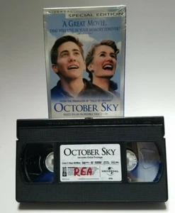 October Sky - VHS - Good Condition (Jake Gyllenhaal, Laura Dern) - Picture 1 of 3