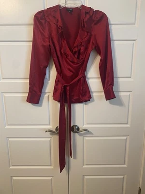 Camisa Blusa East5th Volantes Roja Borgoña Mangas Largas Cinturón Navidad Satén Foto 1 de 4