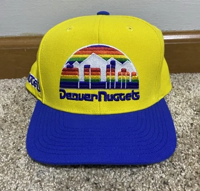 PEPITAS PARA HOMBRE MITCHELL & NESS NBA CORE BASIC SNAPBACK HWC - DORADO REAL Foto 1 de 4