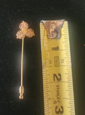 Broche bastão vintage Black Hills ouro 10k 3 folhas com aglomerado de uvas - Imagem 1 de 4