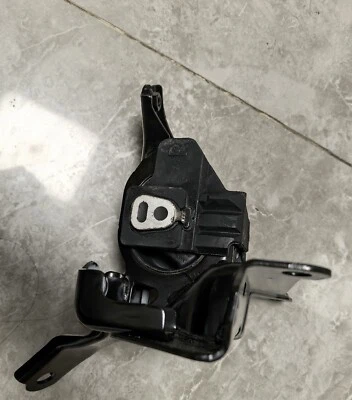 12372-F2110 Left Engine Mount 2.0L M20 CVT for 2021-2025 Toyota Corolla - Image 1 of 4
