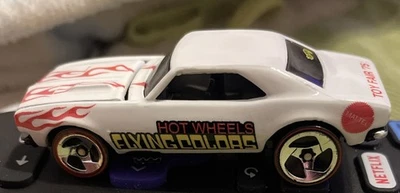Camaro Hot Wheels Suelto '67 Hecho a Medida Colores Voladores Redline 3 Radios Foto 1 de 4