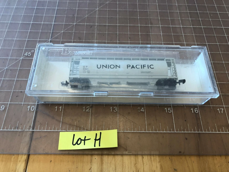 Bowser N Scale Train Union Pacific ACF Cylindrical Hopper UP 21245 37252 Lot H - Image 1 of 4