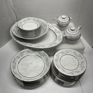 Lotto di 34 pezzi Counselor Fine China 1943 sinfonia made in Japan - Foto 1 di 12