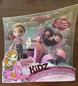 Bratz Kidz Yasmin 2006 con scooter con control remoto nuevo en caja, moda exclusiva - Imagen 1 de 11