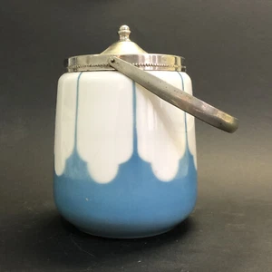 Pot à biscuits de forme pansue sur piédouche en verre opalin, (H: 18.5 cm) - Foto 1 di 10