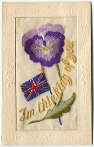 ERSTER WELTKRIEG, I'M THINKING OF YOU, PANSY - bestickte Seide Militär patriotische Postkarte - Bild 1 von 2
