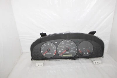 01 02 Mazda 626 velocímetro cuadro de instrumentos panel indicadores 111.700 millas Foto 1 de 4