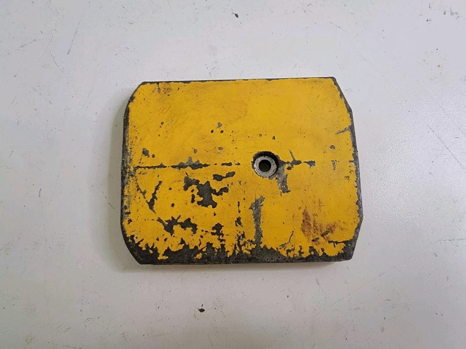 Placa de cubierta de motosierra McCulloch Pro MAC 10-10 FABRICANTE DE EQUIPOS ORIGINALES PIEZA DE METAL AMARILLO Foto 1 de 4