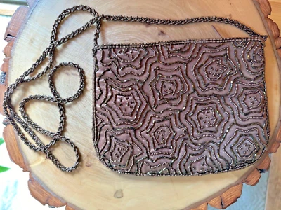 Bolso de hombro de noche vintage marrón con cuentas y correa trenzada con cuentas Foto 1 de 4