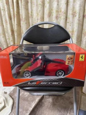 Auto giocattolo RASTAR RC scala 1/14 Ferrari La Ferrari rossa nuova - Immagine 1 di 3