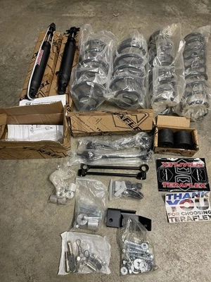 Лифт-комплект катушки подвески TeraFlex 3 дюйма с амортизаторами 9550 для Jeep Wrangler TJ 97–06 годов выпуска - Изображение 1 из 3