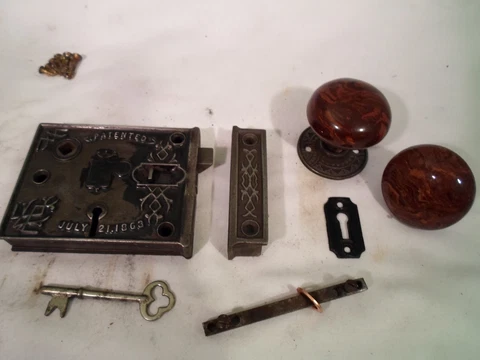 Antique 1863 Civil War BLW Steel Rim Lock Bennington Door Knobs w/key #852 Cover