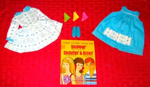 LOTE DELANTAL VESTIDO MODA VINTAGE BARBIE ROPA 4 PATRÓN LET PLAY HOUSE 1932 - Imagen 1 de 8