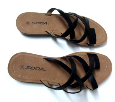Sandalias para mujer Soda talla 8 puntera negra con tiras planas deslizables bandas cruzadas Foto 1 de 4
