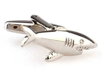 Par de gemelos de tiburón plateados grandes blancos boda elegante caja de regalo y paño de pulido Foto 1 de 3