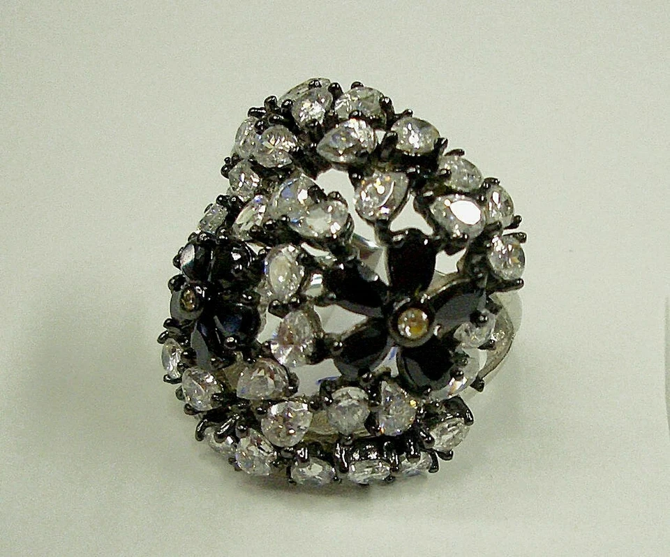 SUPER AFFARE !!!!!!  ANELLO IN ARGENTO  925 % con zirconi - Immagine 1 di 1