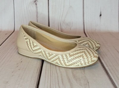 Zapatos planos de cuero Nurture Sloane marrón claro y marfil para mujer talla 8M Foto 1 de 4