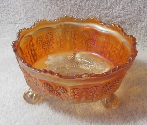 Small Vintage Footed Carnival Glass Candy Dish 4.5 Inches Across - Estate Item - Picture 1 of 3