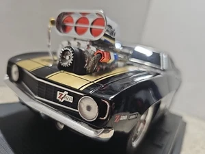 Vntg Muscle Machines 1969 Chevrolet Camaro Z28 1:18 Die-Cast Car Black & Gold - Picture 1 of 10