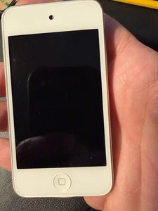 Apple iPod touch 4th Generation WHITE 16GB BROKEN - Picture 1 of 3