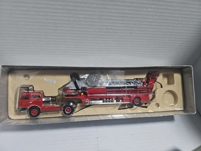 Corgi Diecast Model MACK CF AERIAL LADDER American Fire Tuck 2884 Of 4000 - Image 1 of 4
