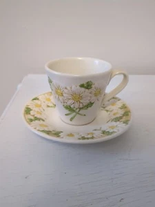 Vintage Metlox Poppy Trail Sculptured Daisy Coffee Cups Mugs w/Saucers - Picture 1 of 8