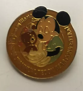Pin de la primera convención anual de osos de peluche de Walt Disney World - Imagen 1 de 4
