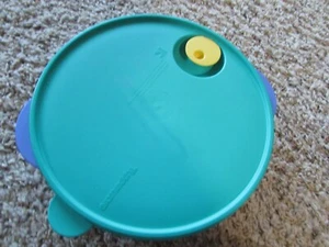 Tupperware Blue/Green Divided Meal Keeper Crystal Wave Microwave #3284C-2 w/lid - Picture 1 of 10