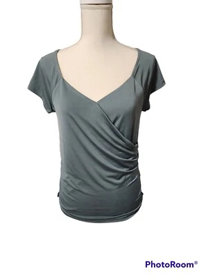 Blusa grande Maurices envuelta verde salvia Foto 1 de 4