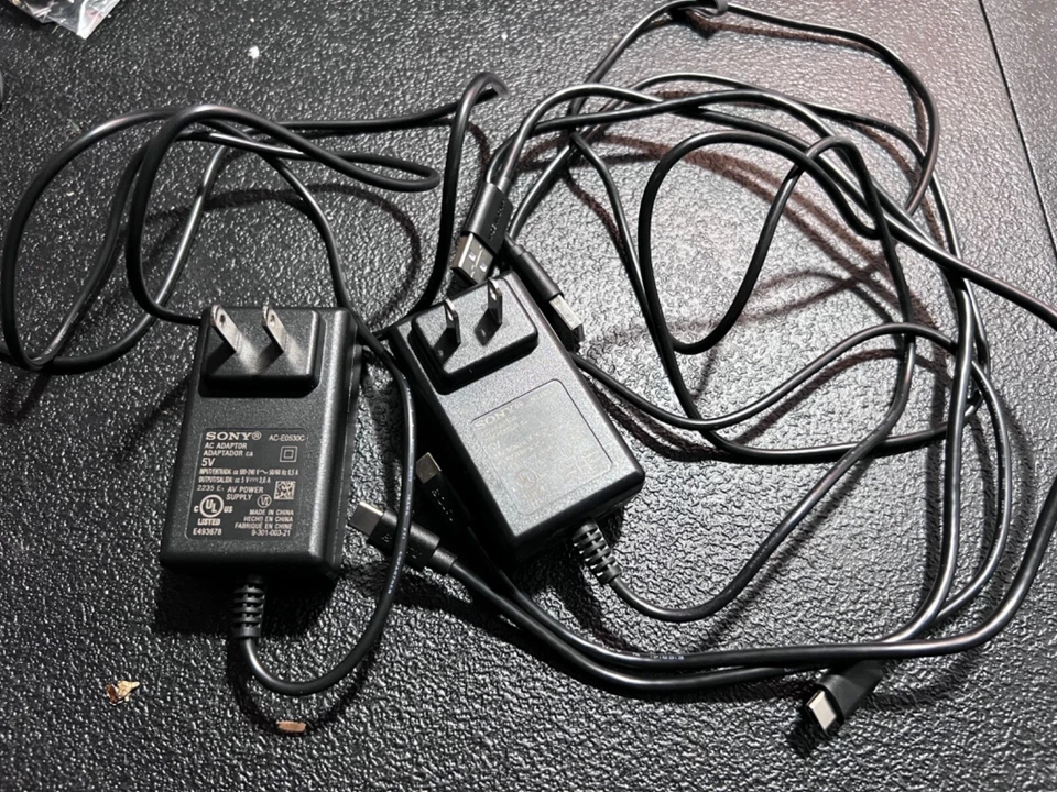 Lote de 2 adaptadores de CA tipo C OEM SONY USB-C + 2 cables USB - USB C Foto 1 de 1