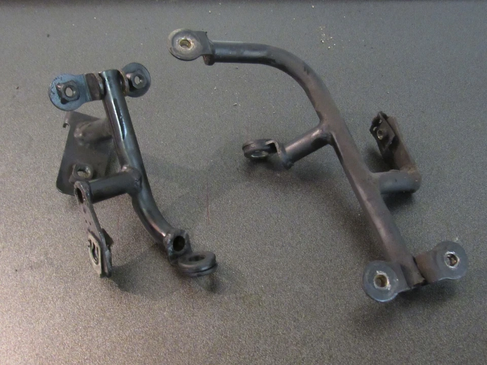 TRIUMPH 955I DAYTONA CE OIL RADIATOR BRACKETS LEFT & RIGHT 2001 2002. - Image 1 of 1