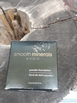 NEW Avon SMOOTH MINERALS Powder Foundation M01 Transparent Glow Loose 3.5g - Image 1 of 4