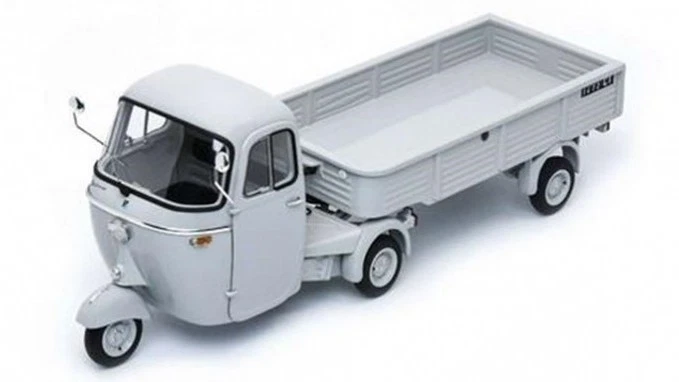 1:18 Scale Schuco PIAGGIO VESPA Pentaro Road Vehicles - Image 1 of 1