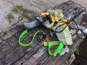 5 Beginners Professional Catapult Laser Slingshots Kits With Accessories Deal - Picture 1 of 5