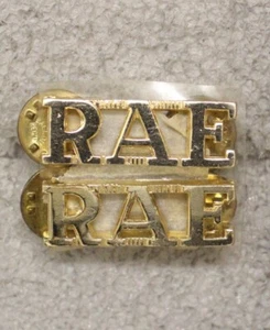 Royal Australian Engineers "RAE" Metal Shoulder Titles (pair) - anodized - Picture 1 of 2