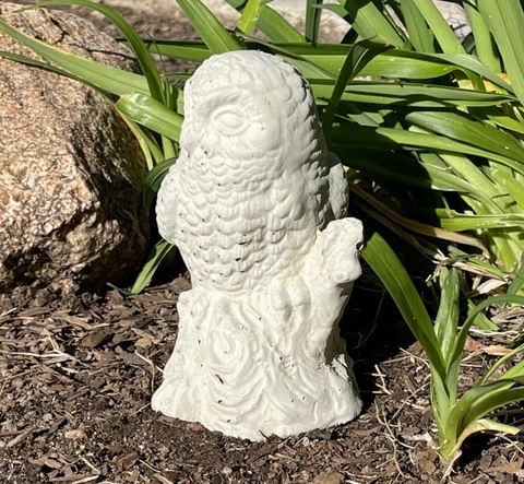 VINTAGE SMALL PERCHED OWL Cement Concrete Outdoor Garden Bird Decor Accent Cover