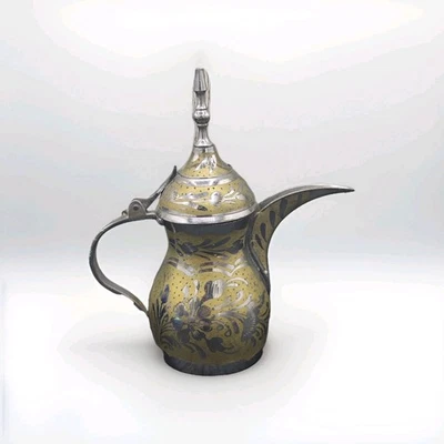 Cafetera Dallah de Oriente Medio de latón firmada grabada de colección tetera turca de 7" Foto 1 de 4