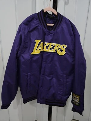 Nueva Chaqueta Universitaria Bombardero NBA Los Angeles Lakers Para Hombre Talla Pequeña  Foto 1 de 2