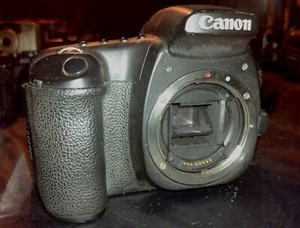 Canon EOS 20D 8.2MP Digital SLR Camera - DISMANTLED PARTS REPAIR - Picture 1 of 6