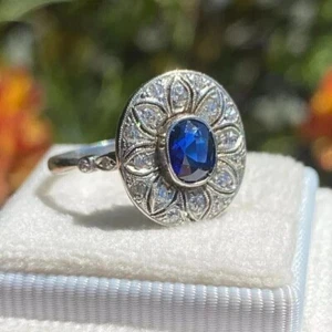 Anillo de compromiso de diamantes Art Deco de 2,50 quilates con zafiros creados en laboratorio de oro blanco de 14 quilates FN - Imagen 1 de 8