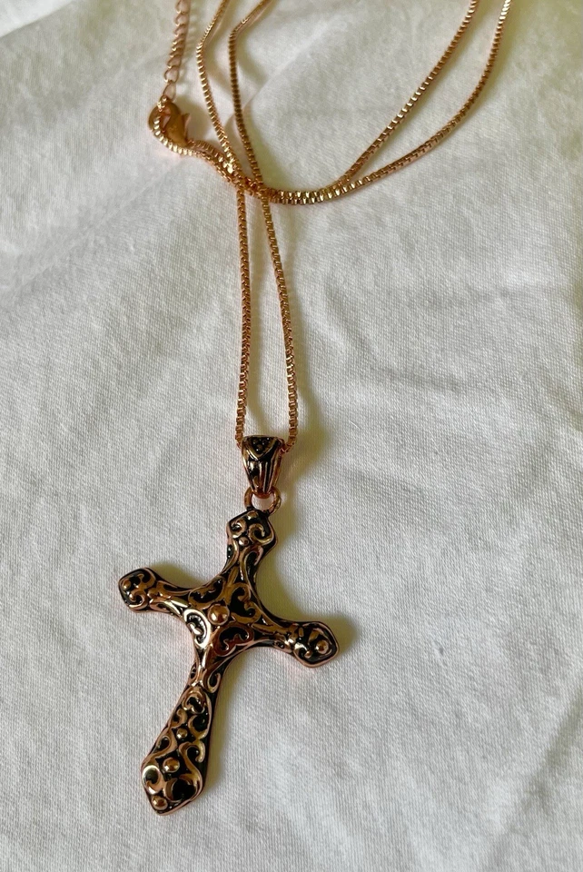 Pingente cruz de cobre JTV com corrente de caixa de 18 polegadas - Imagem 1 de 4