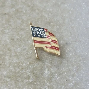 VTG American Flag Pin USA Patriotic Red White Blue Enamel Gold Tone Lapel Brooch - Picture 1 of 4