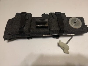2006 -2010 HUMMER H3 JACK AND TOOL SET OEM COMPLETE - Picture 1 of 4