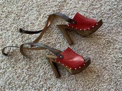 Zuecos para mujer Dsquared2 rojos con correas envolventes al tobillo talla 8 EE. UU./Talla 39 italianos Foto 1 de 4