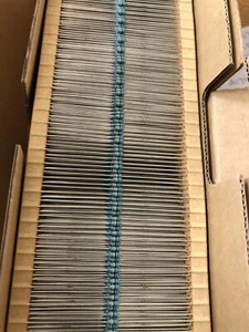 1/2W  Metal Film Resistors  200V 0.5W  100K  VISHAY 232218753104 50 PIECES  Z822 - Picture 1 of 2