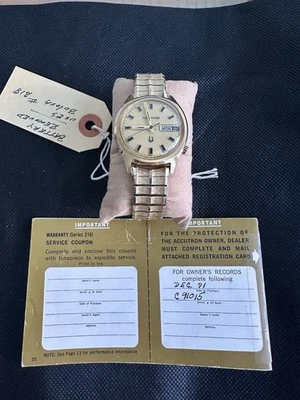 Vintage Accutron Day/Date 14K Gold Filled Foto 1 de 4