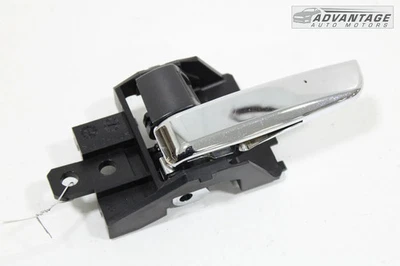 MITSUBISHI OUTLANDER SPORT 2011-2024 MANIJA DE PUERTA INTERIOR DELANTERA IZQUIERDA OEM Foto 1 de 4