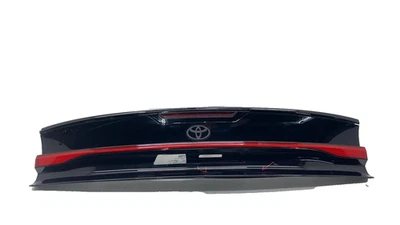 ⭕ 2023 2024 Toyota Prius Tailgate Liftgate Back Door Center Tail Light Lamp Bar Foto 1 de 4